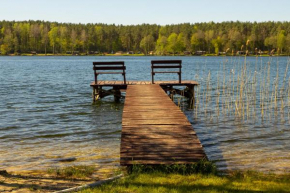 Apartament nad jeziorem Sukiel z własną plażą